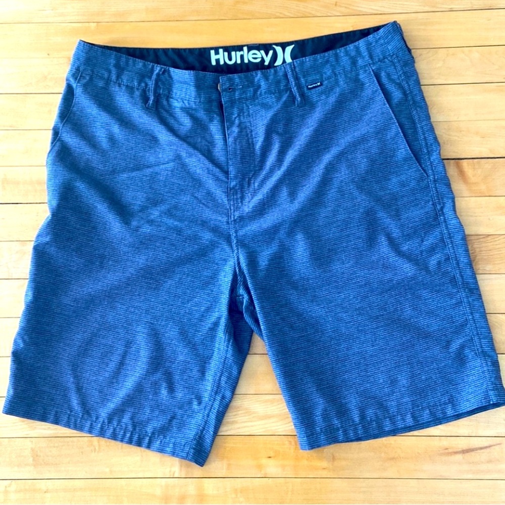Hurley light weight hybrid walk shorts
Like new